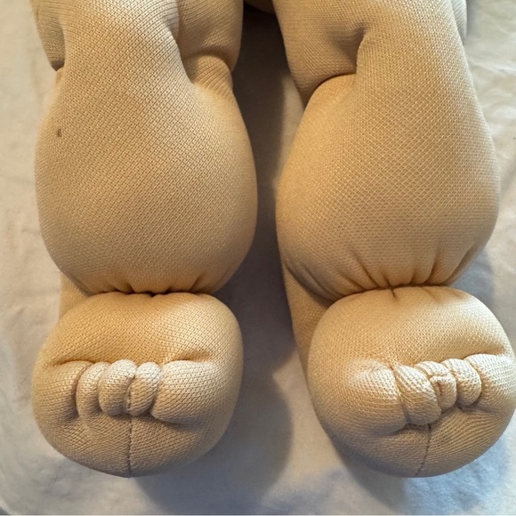 Vintage Cabbage Patch Doll Cloth Body Brownish/blond w blue eyes Yellow Sweater - Picture 9 of 12